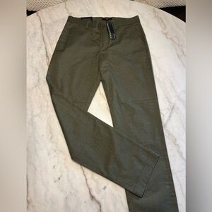 NWT Banana Republic Core Temp Slim Fit Pant 32
